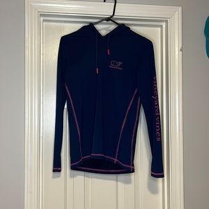 Vineyard Vines Performance long sleeve with hood - navy with pink accents